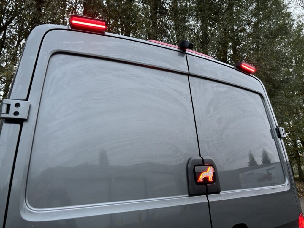 Laadruimte met rek- en kastsysteem van Flexvan