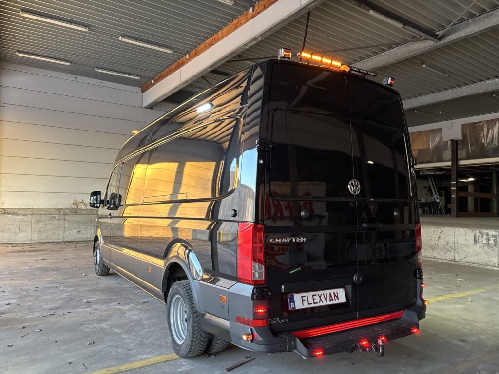 Laadruimte met rek- en kastsysteem van Flexvan