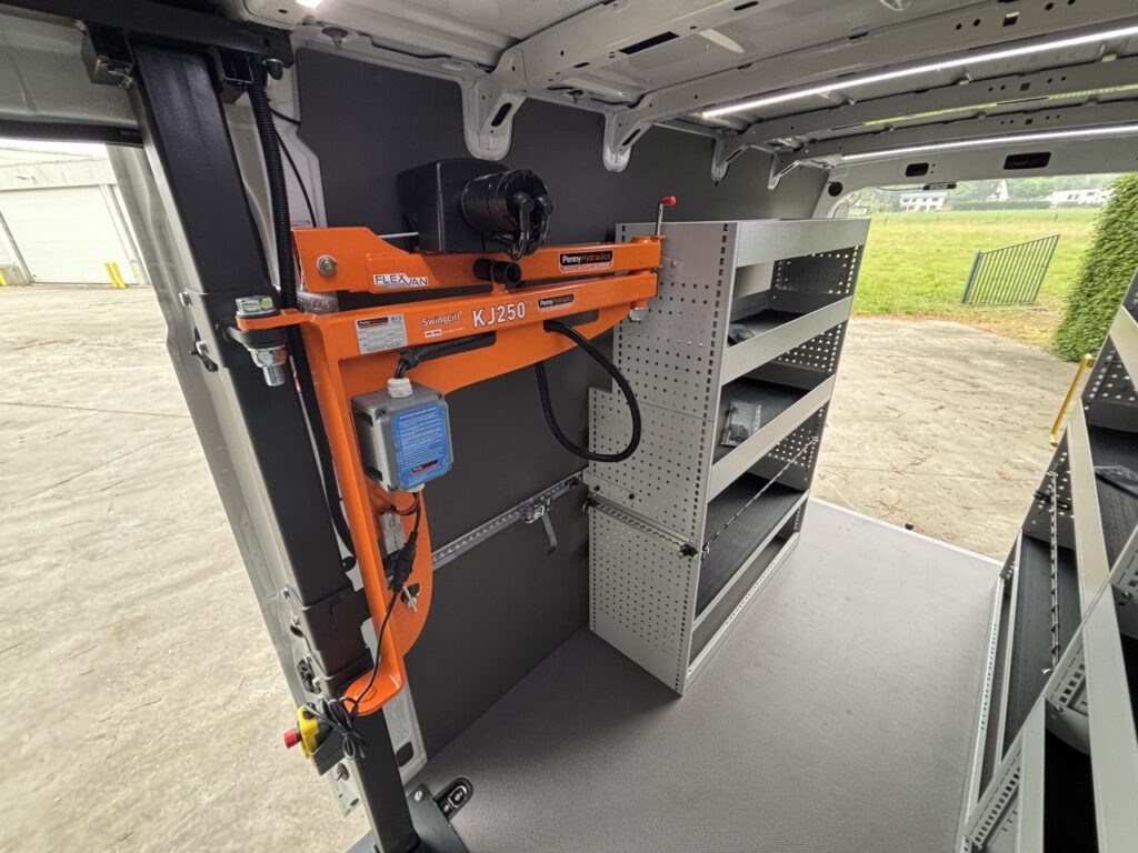Laadruimte met rek- en kastsysteem van Flexvan