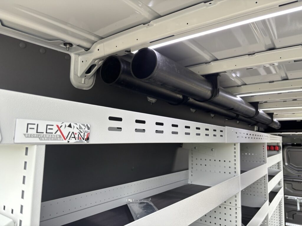 Door Flexvan ingerichte bestelwagen, voorbeeld van een realisatie voor Bedrijfswageninrichting Staden
