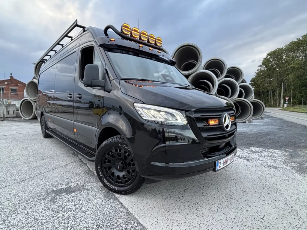 Laadruimte met rek- en kastsysteem van Flexvan