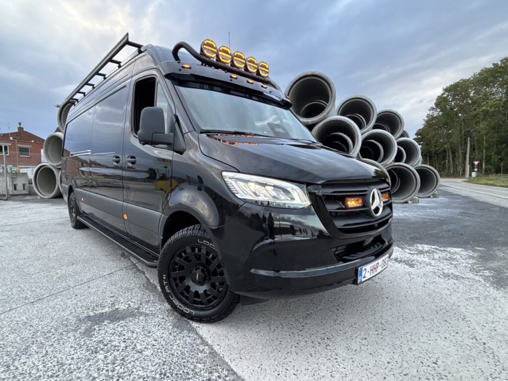 Laadruimte met rek- en kastsysteem van Flexvan
